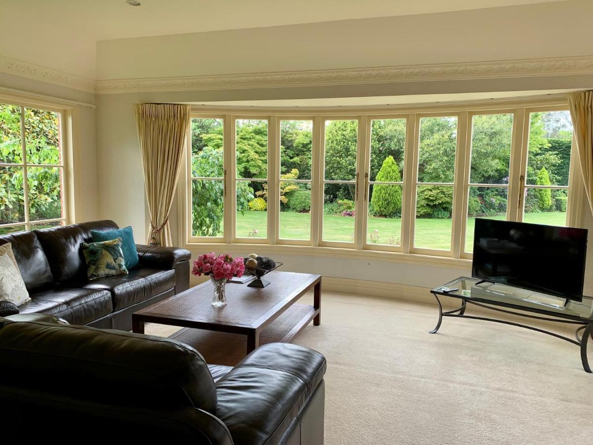 Pin Oaks Luxury Bed & Breakfast Palmerston North Dış mekan fotoğraf