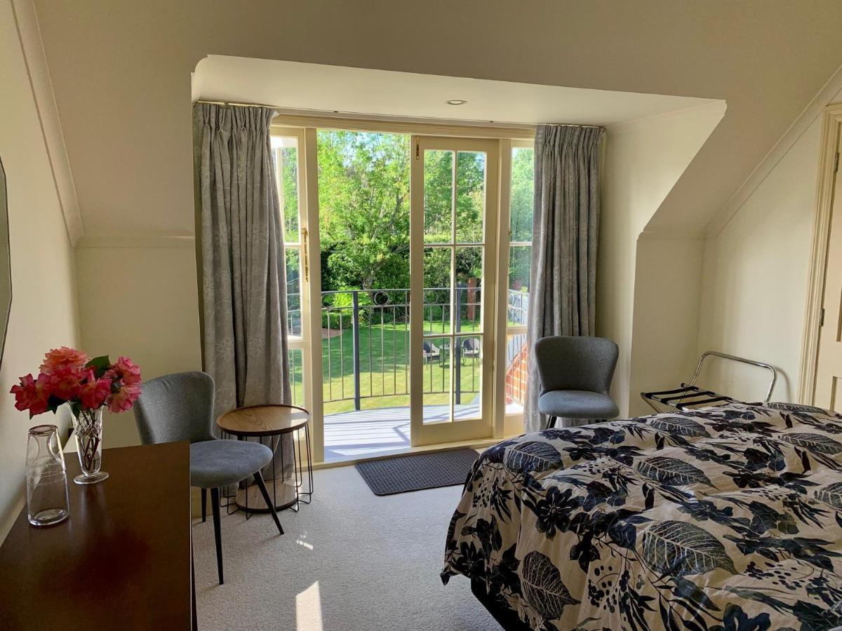 Pin Oaks Luxury Bed & Breakfast Palmerston North Dış mekan fotoğraf