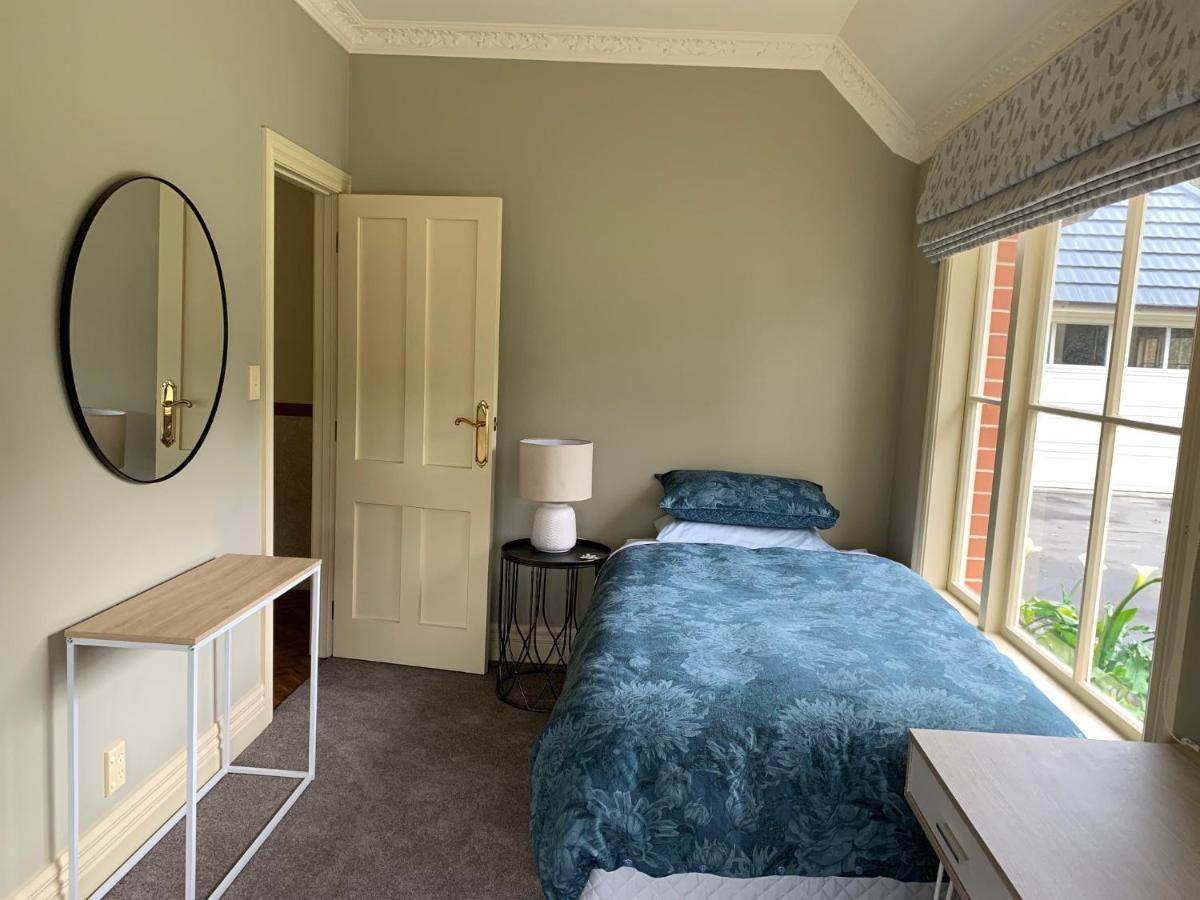 Pin Oaks Luxury Bed & Breakfast Palmerston North Dış mekan fotoğraf